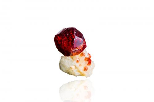 Spessartine on Albite<br />Galiléia, Vale do Rio Doce, Minas Gerais, Brazil<br />2,5	x	2,0	x	3,5	cm<br /> (Author: MIM Museum)