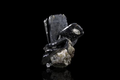 Brookite with Quartz<br />Taftan, Distrito Chagai, Balochistan (Baluchistan), Paquistán<br />5,5	x	4,0	x	6,0	cm<br /> (Author: MIM Museum)