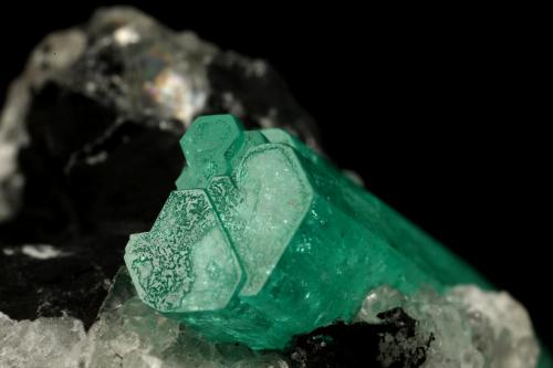 Beryl (variety emerald), Calcite<br />Muzo mining district, Western Emerald Belt, Boyacá Department, Colombia<br />58x31x34mm, xl aggregate=25x8mm<br /> (Author: Fiebre Verde)