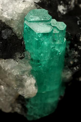 Beryl (variety emerald), Calcite<br />Muzo mining district, Western Emerald Belt, Boyacá Department, Colombia<br />58x31x34mm, xl aggregate=25x8mm<br /> (Author: Fiebre Verde)