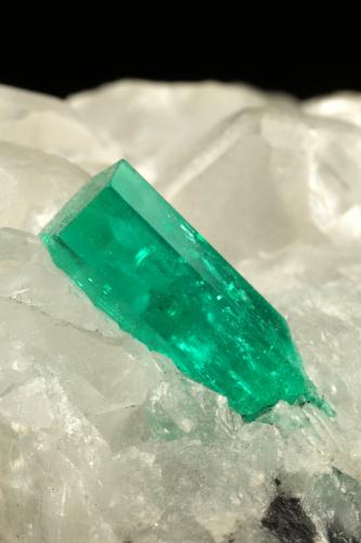 Beryl (variety emerald), Calcite<br />La Pita mining district, Municipio Maripí, Western Emerald Belt, Boyacá Department, Colombia<br />35x38x37mm, main xl=12x4mm<br /> (Author: Fiebre Verde)