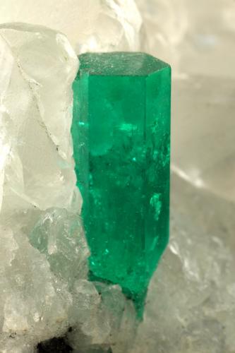 Beryl (variety emerald), Calcite<br />La Pita mining district, Municipio Maripí, Western Emerald Belt, Boyacá Department, Colombia<br />35x38x37mm, main xl=12x4mm<br /> (Author: Fiebre Verde)