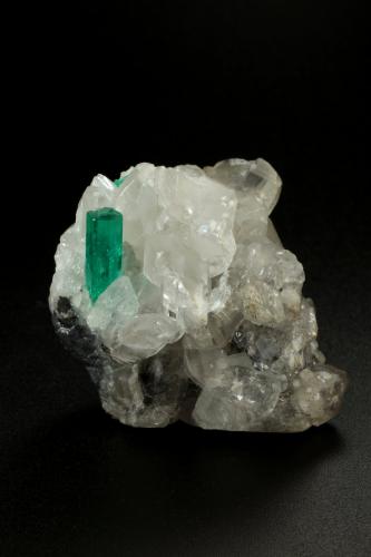 Beryl (variety emerald), Calcite<br />La Pita mining district, Municipio Maripí, Western Emerald Belt, Boyacá Department, Colombia<br />35x38x37mm, main xl=12x4mm<br /> (Author: Fiebre Verde)