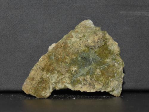 Actinolita (variedad byssolita / bisolita)<br />Lorca's Quarry, Lorca, Valle de Yerri/Deierri, Comarca Tierra Estella, Merindad Estella, Chartered Community of Navarre (Navarre), Spain<br />55 x 45 x 20 mm.<br /> (Autor: Inushin)