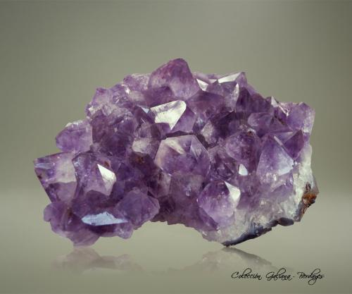 Cuarzo (variedad amatista)<br />Ametista do Sul, Región Alto Uruguai, Rio Grande do Sul, Brasil<br />105 x 80 x 45 mm.<br /> (Autor: Rafael Galiana)