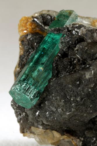 Beryl (variety emerald), Calcite<br />Muzo mining district, Western Emerald Belt, Boyacá Department, Colombia<br />62x27x39mm, original xl=25mm<br /> (Author: Fiebre Verde)