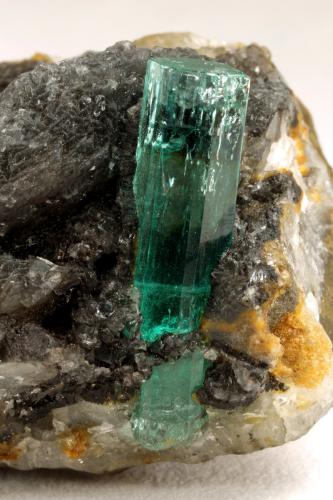 Beryl (variety emerald), Calcite<br />Muzo mining district, Western Emerald Belt, Boyacá Department, Colombia<br />62x27x39mm, original xl=25mm<br /> (Author: Fiebre Verde)