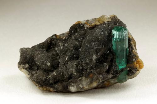 Beryl (variety emerald), Calcite<br />Muzo mining district, Western Emerald Belt, Boyacá Department, Colombia<br />62x27x39mm, original xl=25mm<br /> (Author: Fiebre Verde)