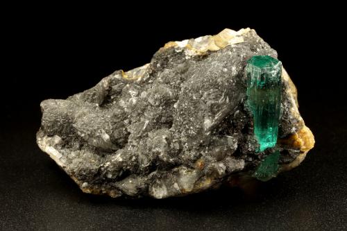 Beryl (variety emerald), Calcite<br />Muzo mining district, Western Emerald Belt, Boyacá Department, Colombia<br />62x27x39mm, original xl=25mm<br /> (Author: Fiebre Verde)