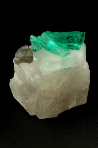 Beryl (variety emerald), Calcite, Dolomite<br />La Pita mining district, Cunas Mine, Municipio Maripí, Western Emerald Belt, Boyacá Department, Colombia<br />rhomb size=30x30x30mm, longest xl=18mm<br /> (Author: Fiebre Verde)