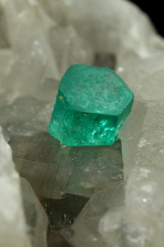 Beryl (variety emerald), Calcite, Dolomite<br />Coscuez (distrito minero), Municipio San Pablo de Borbur, Cinturón Esmeraldífero Occidental, Departamento Boyacá, Colombia<br />40x43x40mm, xl=9mm<br /> (Author: Fiebre Verde)