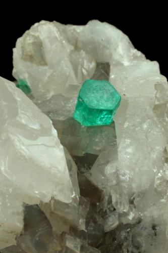 Beryl (variety emerald), Calcite, Dolomite<br />Coscuez mining district, Municipio San Pablo de Borbur, Western Emerald Belt, Boyacá Department, Colombia<br />40x43x40mm, xl=9mm<br /> (Author: Fiebre Verde)