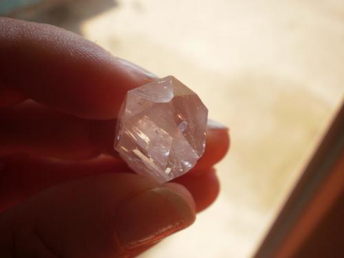 Quartz<br />Mina East Coleman, Jessieville, Condado Garland, Arkansas, USA<br />2.5 cm tall x 1.6 cm wide<br /> (Author: Reelgoodwoman)