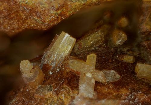 Piromorfita<br />Mina La Botella, Grupo Minero El Centenillo, El Centenillo, Baños de la Encina, Comarca Sierra Morena, Jaén, Andalucía, España<br />Cristal mayor de 5 mm.<br /> (Autor: Antonio Carmona)