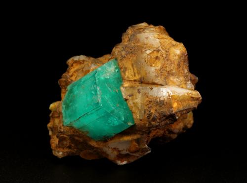 Beryl (variety emerald), Quartz<br />Gachalá mining district,  El Toro Mine, Municipio Gachalá, Eastern Emerald Belt, Cundinamarca Department, Colombia<br />37x48x41mm, xl=17x20mm<br /> (Author: Fiebre Verde)