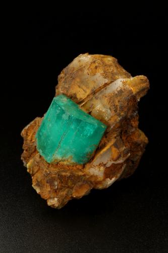 Beryl (variety emerald), Quartz<br />Gachalá mining district,  El Toro Mine, Municipio Gachalá, Eastern Emerald Belt, Cundinamarca Department, Colombia<br />37x48x41mm, xl=17x20mm<br /> (Author: Fiebre Verde)