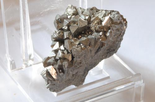 Arsenopirita<br />Distrito minero Huaron, Distrito Huayllay, Provincia Pasco, Departamento Pasco, Perú<br />Medidas pieza: 3,8x3,2x2,5 cm<br /> (Autor: Sergio Pequeño)