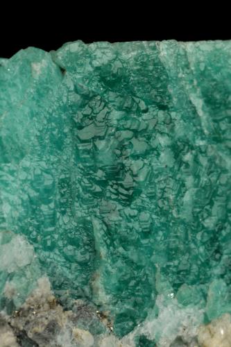 Beryl (variety emerald), Calcite, Pyrite<br />Gachalá (distrito minero), Municipio Gachalá, Cinturón Esmeraldífero Oriental, Departamento Cundinamarca, Colombia<br />55x36x35mm, xl=24x20mm<br /> (Author: Fiebre Verde)