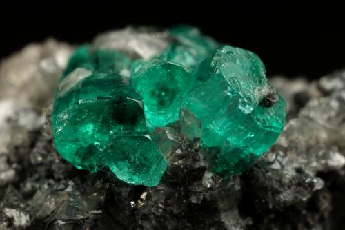 Beryl (variety emerald), Calcite<br />La Pita mining district, Municipio Maripí, Western Emerald Belt, Boyacá Department, Colombia<br />27x40x31mm, aggregate=15x13mm<br /> (Author: Fiebre Verde)