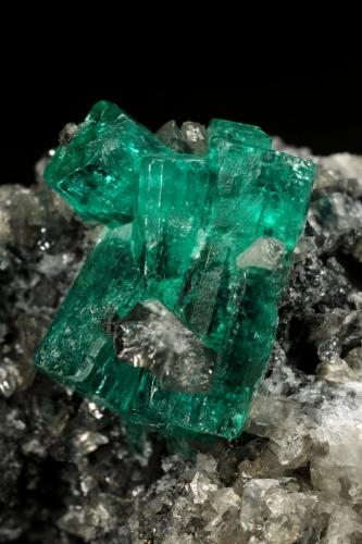 Beryl (variety emerald), Calcite<br />La Pita mining district, Municipio Maripí, Western Emerald Belt, Boyacá Department, Colombia<br />27x40x31mm, aggregate=15x13mm<br /> (Author: Fiebre Verde)