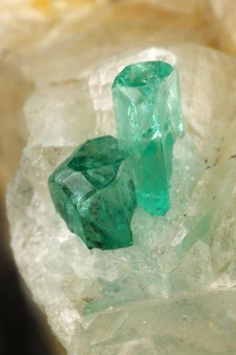 Beryl (variety emerald), Calcite, Quartz, Goethite<br />Peñas Blancas Mine, Municipio San Pablo de Borbur, Western Emerald Belt, Boyacá Department, Colombia<br />49x52x70mm, main xl=7x4mm<br /> (Author: Fiebre Verde)