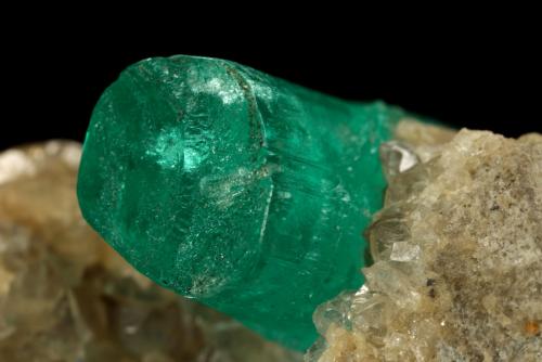 Beryl (variety emerald), Calcite, Pyrite<br />Chivor mining district, Municipio Chivor, Eastern Emerald Belt, Boyacá Department, Colombia<br />56x63x43mm, xl=30x7mm<br /> (Author: Fiebre Verde)