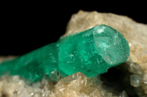 Beryl (variety emerald), Calcite, Pyrite<br />Chivor (distrito minero), Municipio Chivor, Cinturón Esmeraldífero Oriental, Departamento Boyacá, Colombia<br />56x63x43mm, xl=30x7mm<br /> (Author: Fiebre Verde)