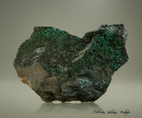 Brochantita<br />Mina Monakoff, Cloncurry, Distrito Cloncurry, Queensland, Australia<br />95 x 67 x 32 mm.<br /> (Autor: Rafael Galiana)