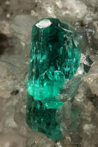 Beryl (variety emerald), Calcite, Dolomite, Pyrite<br />Chivor mining district, Municipio Chivor, Eastern Emerald Belt, Boyacá Department, Colombia<br />78x40x34mm, xls=12 & 11mm<br /> (Author: Fiebre Verde)