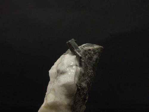 Estibnita<br />Mina María Teresa (Mina Santa Teresa), Parajes Concostura y Argatón, Riaño, Comarca Montaña de Riaño, León, Castilla y León, España<br />90x30x40mm<br /> (Autor: joaquin gar)