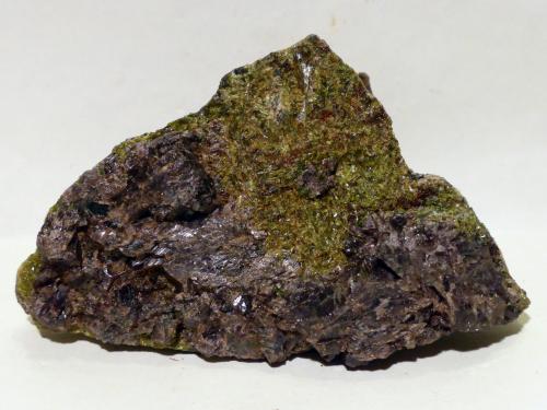 Axinita<br />Barranc de les Collades, Pantà d'Escales, Casterner de les Olles, Tremp, Comarca Pallars Jussà, Lérida / Lleida, Cataluña / Catalunya, España<br />6x4,8 cm<br /> (Autor: Ander Ispizua Juan)