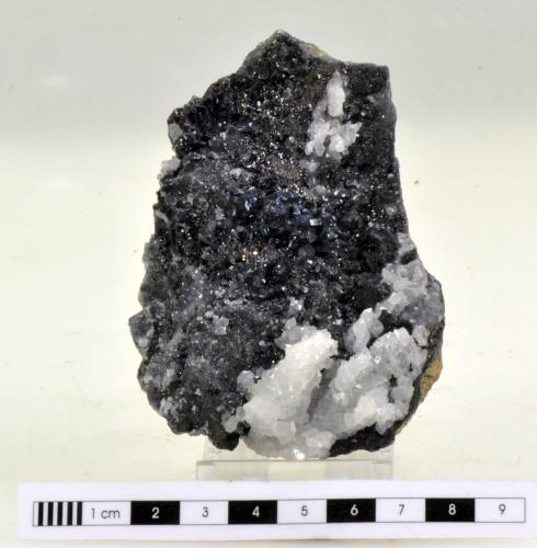 Pirargirita<br />La Perla Mine, Los Pozos area, Montejo de la Sierra, Comarca Sierra Norte, Community of Madrid, Spain<br />10 x 7 x 2 cm.<br /> (Autor: Ramón Jiménez)