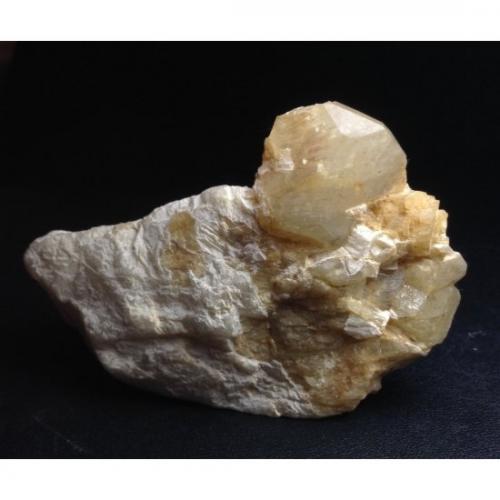 Sodalita (variedad hackmanita)<br />Sar-e Sang, Koksha Valley, Khash & Kuran Wa Munjan Districts, Badakhshan Province, Afghanistan<br />8 x 5 x 2,5 cm<br /> (Autor: Antonio Alcaide)