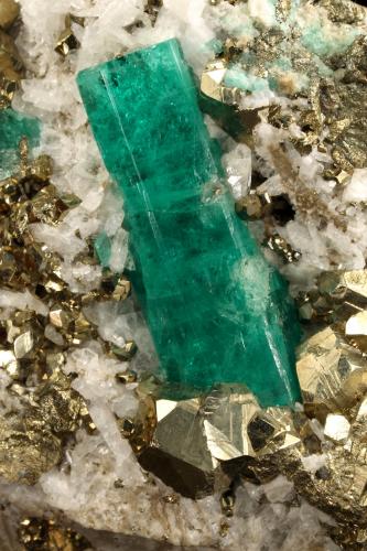 Beryl (variety emerald), Albite (variety cleavelandite), Pyrite<br />Chivor mining district, Municipio Chivor, Eastern Emerald Belt, Boyacá Department, Colombia<br />58x65x50mm, xl=30mm<br /> (Author: Fiebre Verde)