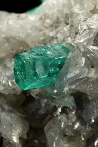 Beryl (variety emerald), Calcite, Dolomite, Pyrite<br />Chivor mining district, Municipio Chivor, Eastern Emerald Belt, Boyacá Department, Colombia<br />69x57x38mm, xls up to 10mm<br /> (Author: Fiebre Verde)