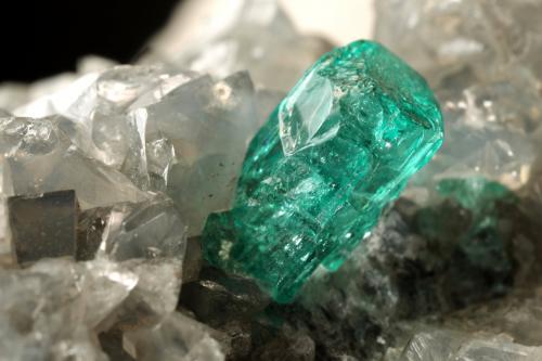 Beryl (variety emerald), Calcite, Dolomite, Pyrite<br />Chivor mining district, Municipio Chivor, Eastern Emerald Belt, Boyacá Department, Colombia<br />69x57x38mm, xls up to 10mm<br /> (Author: Fiebre Verde)