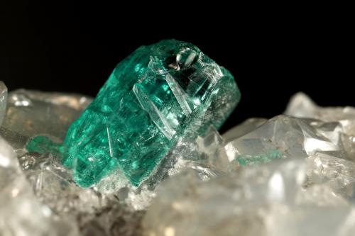 Beryl (variety emerald), Calcite, Dolomite, Pyrite<br />Chivor mining district, Municipio Chivor, Eastern Emerald Belt, Boyacá Department, Colombia<br />69x57x38mm, xls up to 10mm<br /> (Author: Fiebre Verde)