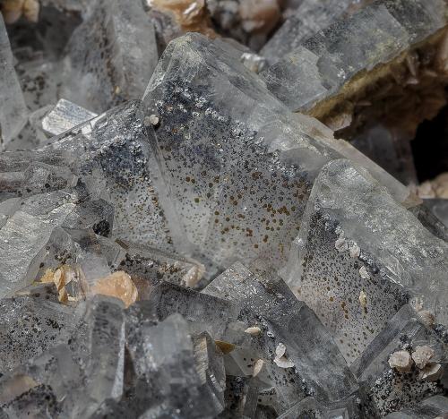 Barite, Rhodochrosite<br />Inakuraishi Mine, Furubira, Shakotan Peninsula, Shiribeshi Subprefecture, Hokkaidō, Japan<br /><br /> (Author: am mizunaka)