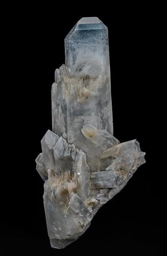 Quartz<br />Condado Garland, Arkansas, USA<br />8.2 x 18.7 cm<br /> (Author: am mizunaka)