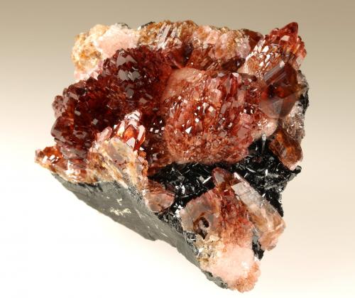 Rhodochrosite, Manganite<br />N'Chwaning mining area, Kuruman, Kalahari manganese field (KMF), Northern Cape Province, South Africa<br />38x39x28mm<br /> (Author: Fiebre Verde)