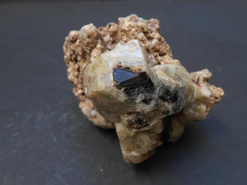 Grossularia (Grosularia)<br />Sierra de las Cruces, Sierra Mojada mining district, Municipio Sierra Mojada, Coahuila (Coahuila de Zaragoza), Mexico<br />7 x 5 x 5 cm<br /> (Autor: Antonio Alcaide)