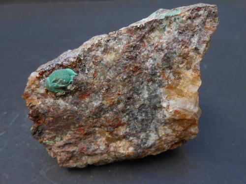 Malaquita<br />Mina San Ignacio, La Pastora, Berlanga, Comarca Campiña Sur, Badajoz, Extremadura, España<br />8 x 5 x 5 cm<br /> (Autor: Antonio Alcaide)