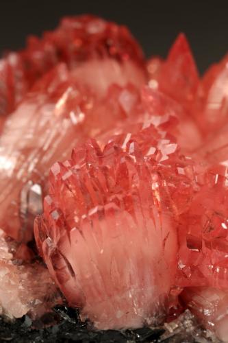 Rhodochrosite, Manganite<br />N'Chwaning I Mine, N'Chwaning mining area, Kuruman, Kalahari manganese field (KMF), Northern Cape Province, South Africa<br />39x29x27mm<br /> (Author: Fiebre Verde)