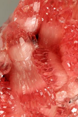 Rhodochrosite, Manganite<br />N'Chwaning I Mine, N'Chwaning mining area, Kuruman, Kalahari manganese field (KMF), Northern Cape Province, South Africa<br />39x29x27mm<br /> (Author: Fiebre Verde)