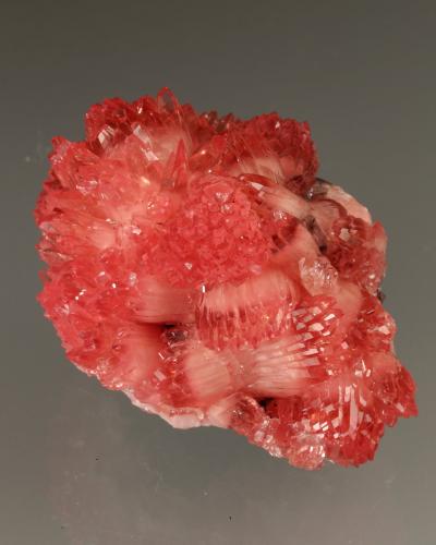 Rhodochrosite, Manganite<br />Mina N'chwaning I, Zona minera N'Chwaning, Kuruman, Kalahari manganese field (KMF), Provincia Septentrional del Cabo, Sudáfrica<br />39x29x27mm<br /> (Author: Fiebre Verde)