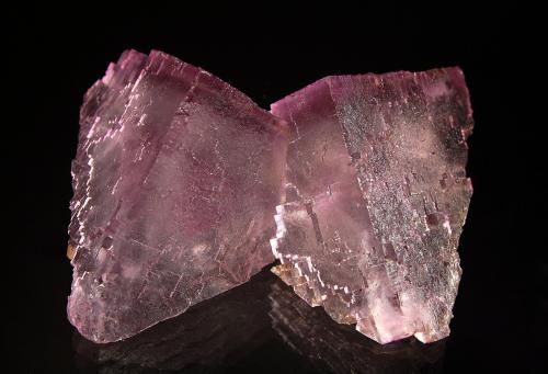 Fluorite<br />Henson Mine, Illinois-Kentucky Fluorspar Mining District, Pope County, Illinois, USA<br />4.9 x 8.0 x 9.7 cm<br /> (Author: crosstimber)