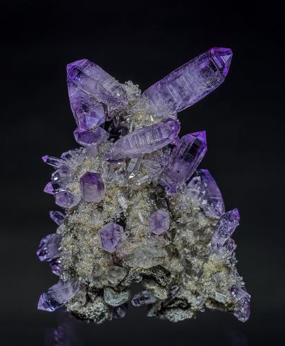 Quartz (variety amethyst), Quartz<br />Piedra Parada (Las Vigas), Municipio Tatatila, Veracruz (Veracruz de Ignacio de la Llave), Mexico<br />4.8 x 6.8 cm<br /> (Author: am mizunaka)