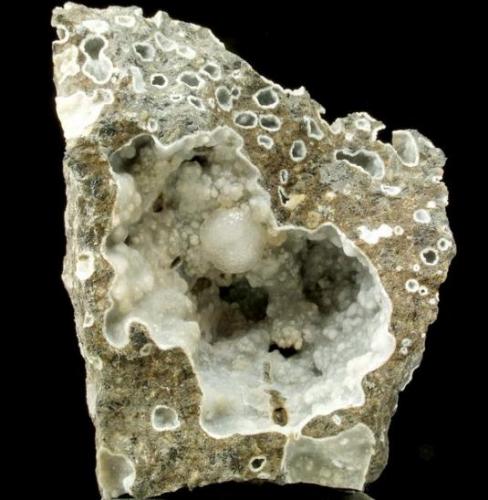 Thomsonita-Ca<br />Pustý Vrch (Schichenberg), Folknáře, Děčín (Tetschen), Ústí Region, Bohemia, Czech Republic<br />6 x 5 x 4 cm<br /> (Autor: Antonio Alcaide)