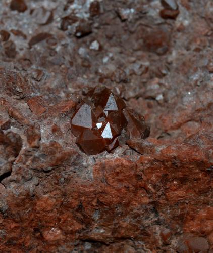 Cuarzo (variedad jacinto de compostela)<br />Afloramiento del Keuper, Monte Bean, Minglanilla, Comarca Manchuela Conquense, Cuenca, Castilla-La Mancha, España<br />3cm x 2,5cm<br /> (Autor: DPC)