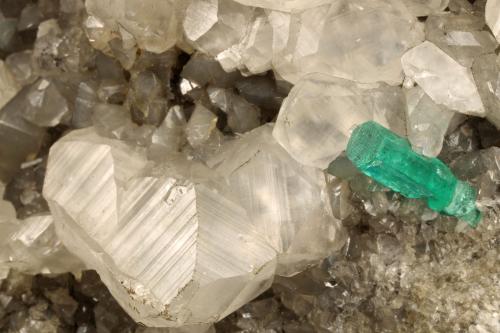 Beryl (variety emerald), Calcite, Pyrite<br />La Pita (distrito minero), Municipio Maripí, Cinturón Esmeraldífero Occidental, Departamento Boyacá, Colombia<br />140x75x80mm, xls=16 & 10mm<br /> (Author: Fiebre Verde)